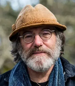 Paul Stamets, mycologue renommé, créateur du protocole de microdosing Stamets Stack